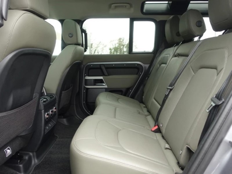 Used Land Rover Defender 2023 for sale - 78028110: Photo 4