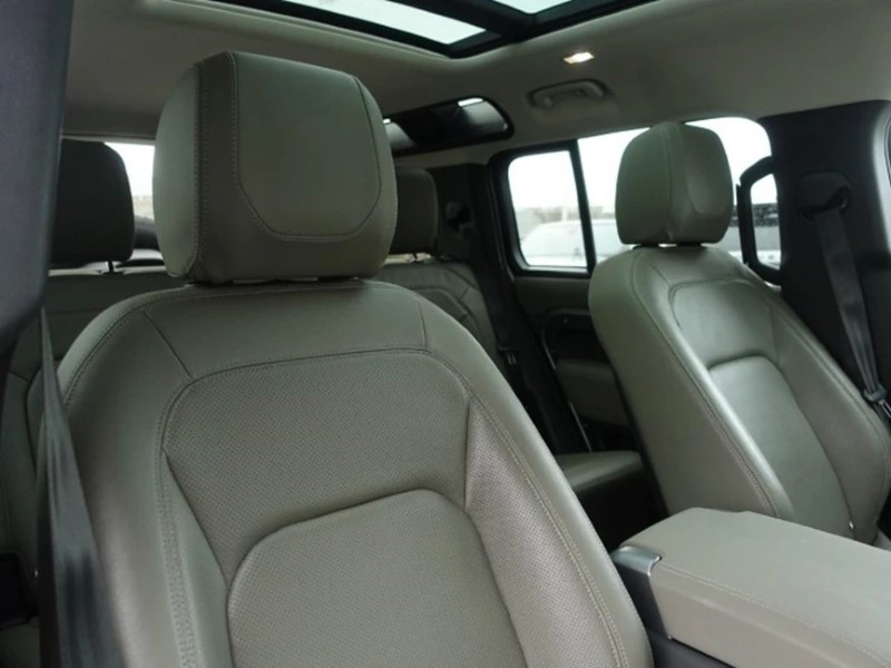 Used Land Rover Defender 2023 for sale - 78028110: Photo 42