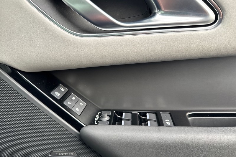 Used Land Rover Range Rover Velar 2024 for sale - 76982153: Photo 23