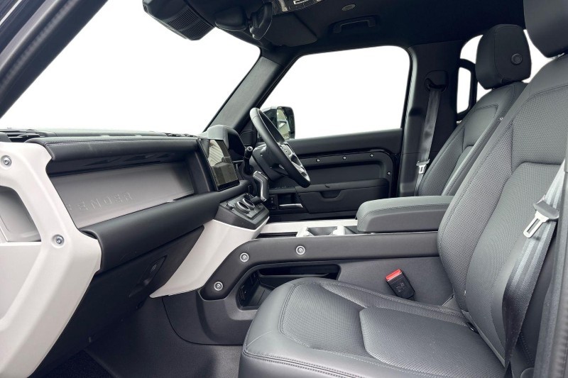 Used Land Rover Defender 2025 for sale - 77988586: Photo 3