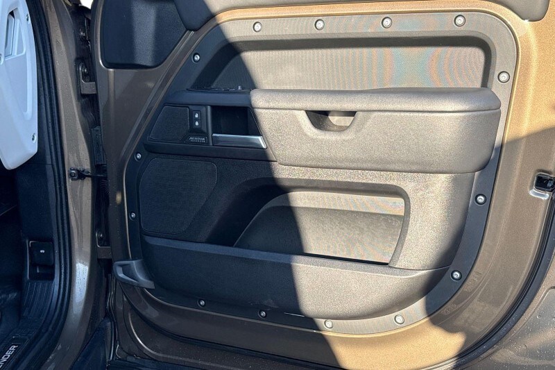 Used Land Rover Defender 2025 for sale - 77758765: Photo 23