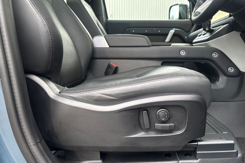 Used Land Rover Defender 2024 for sale - 77417093: Photo 24