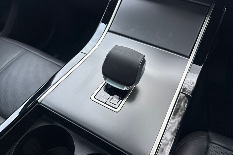 Used Land Rover Range Rover Velar 2025 for sale - 76980814: Photo 13