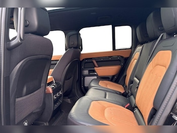 Used Land Rover Defender 2024 for sale - 76982195: Photo