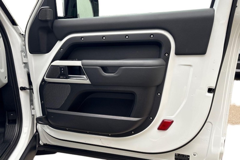 Used Land Rover Defender 2023 for sale - 77997086: Photo 23