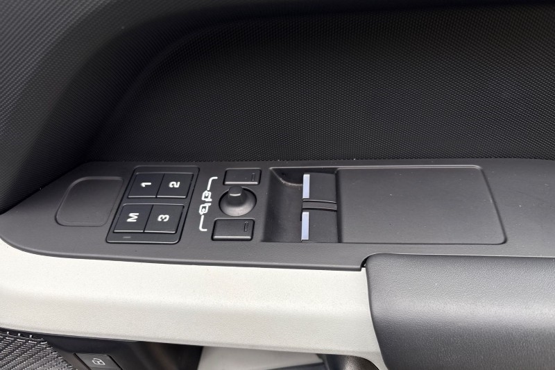 Used Land Rover Defender 2023 for sale - 77997086: Photo 24