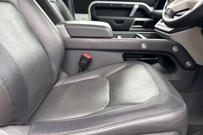 Used Land Rover Defender 2023 for sale - 77997086: Photo 26