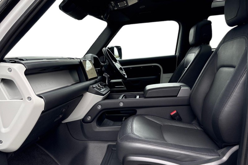 Used Land Rover Defender 2023 for sale - 77997086: Photo 3