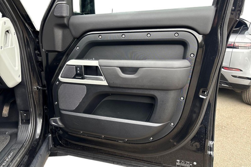 Used Land Rover Defender 2024 for sale - 77965400: Photo 23
