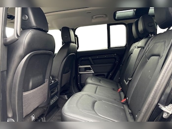 Used Land Rover Defender 2024 for sale - 77965400: Photo