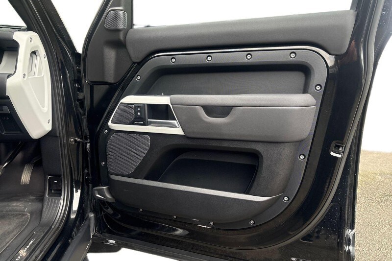 Used Land Rover Defender 2023 for sale - 77554984: Photo 22