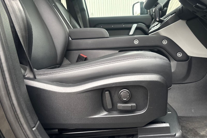 Used Land Rover Defender 2023 for sale - 77554984: Photo 24