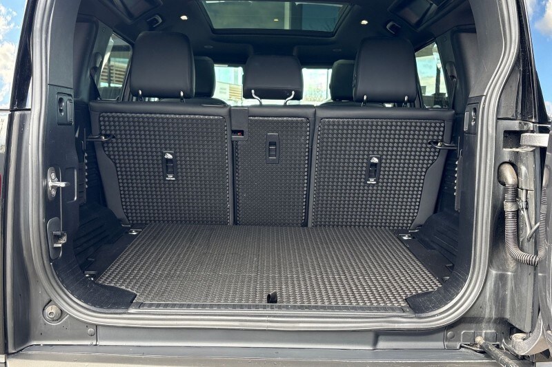 Used Land Rover Defender 2024 for sale - 78090466: Photo 11
