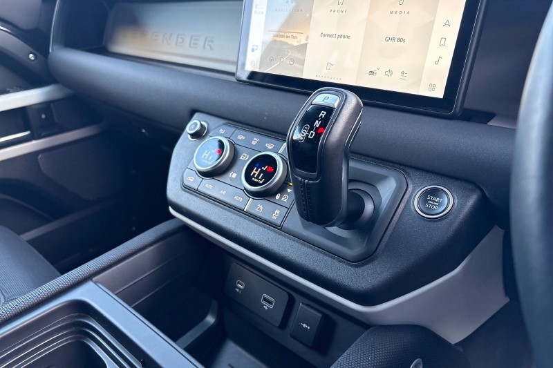 Used Land Rover Defender 2021 for sale - 76982515: Photo 13