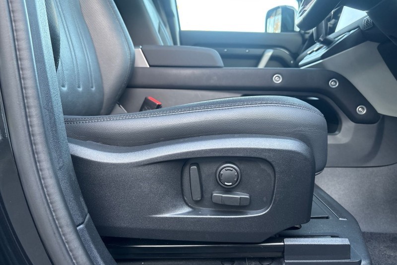 Used Land Rover Defender 2021 for sale - 76982515: Photo 25