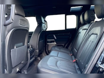 Used Land Rover Defender 2021 for sale - 76982515: Photo