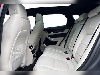 Used Jaguar F-Pace 2024 for sale - 77690991: Photo