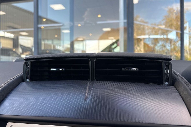 Used Jaguar F-Type 2019 for sale - 77001371: Photo 37