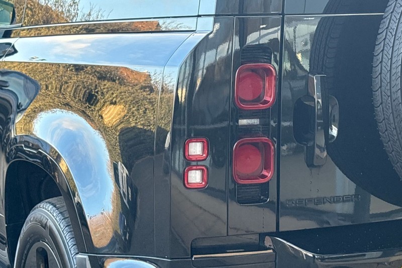 Used Land Rover Defender 2023 for sale - 77225310: Photo 19