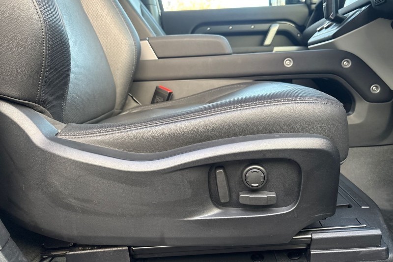 Used Land Rover Defender 2023 for sale - 77225310: Photo 24