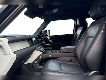 Used Land Rover Defender 2023 for sale - 77225310: Photo