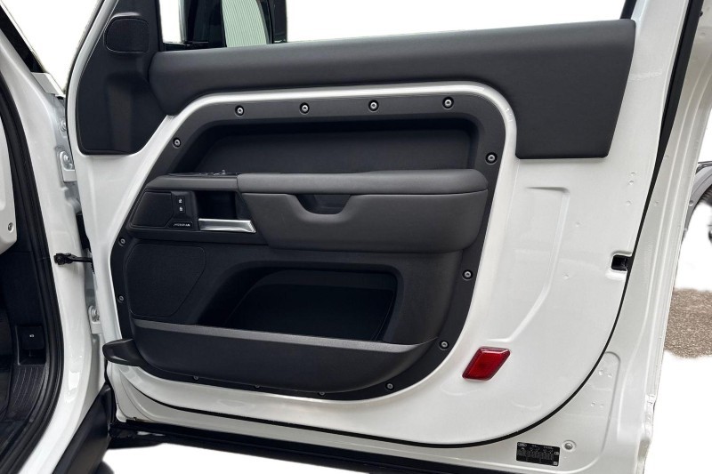 Used Land Rover Defender 2024 for sale - 77375917: Photo 22