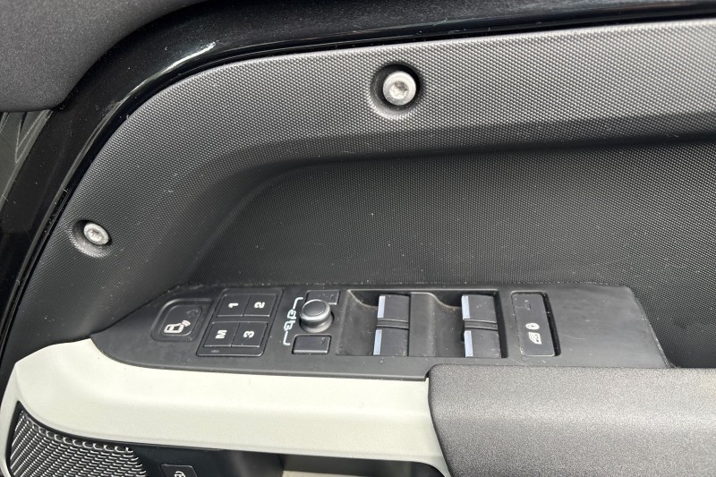 Used Land Rover Defender 2021 for sale - 77220412: Photo 24