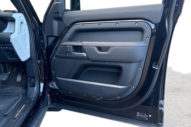 Used Land Rover Defender 2025 for sale - 77965426: Photo 22