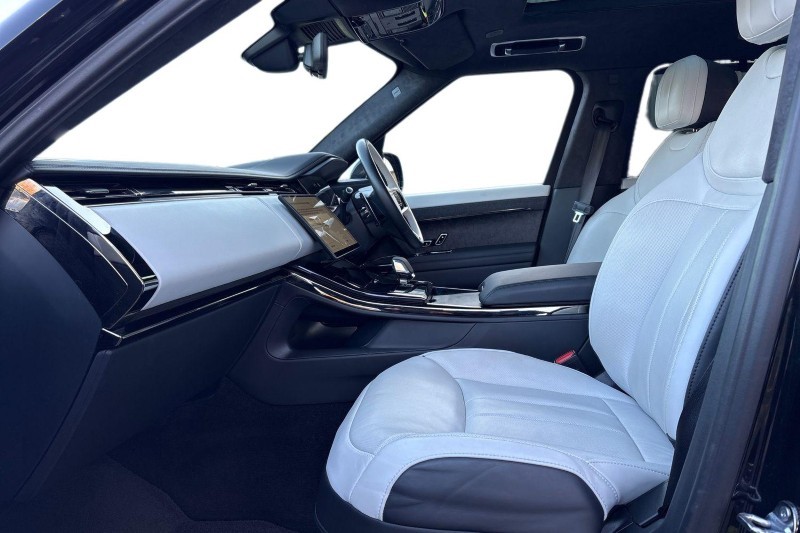 Used Land Rover Range Rover Sport 2024 for sale - 77930969: Photo 3