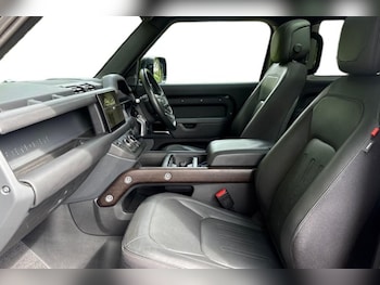 Used Land Rover Defender 2023 for sale - 79604977: Photo