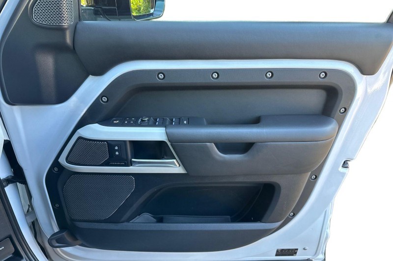 Used Land Rover Defender 2022 for sale - 78152740: Photo 24