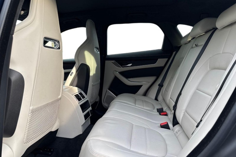Used Jaguar F-Pace 2023 for sale - 76981705: Photo 4