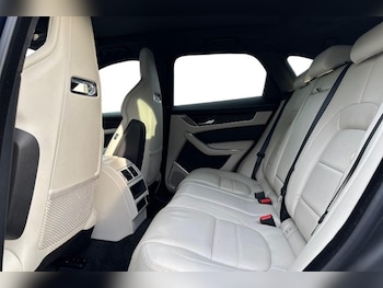 Used Jaguar F-Pace 2023 for sale - 76981705: Photo