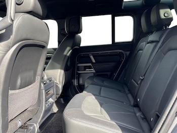Used Land Rover Defender 2024 for sale - 76981016: Photo