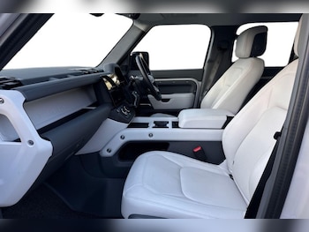 Used Land Rover Defender 2025 for sale - 77934554: Photo