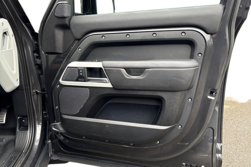 Used Land Rover Defender 2023 for sale - 77778661: Photo 23