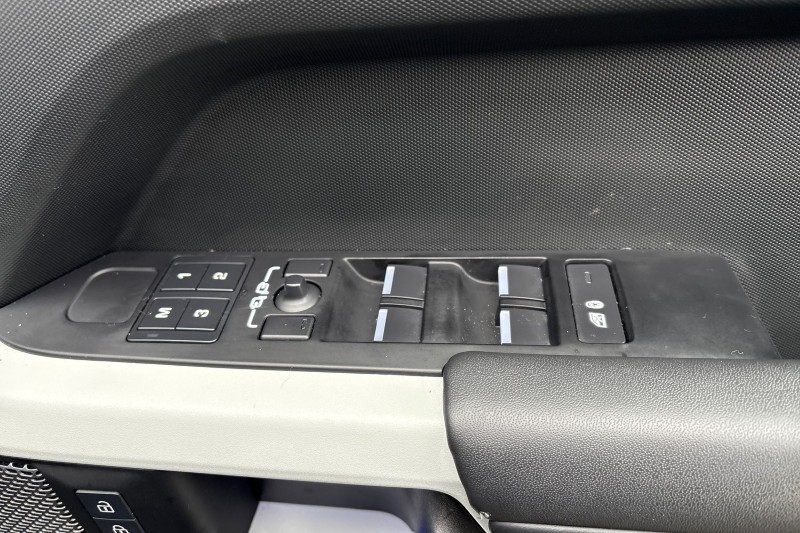 Used Land Rover Defender 2023 for sale - 77778661: Photo 24
