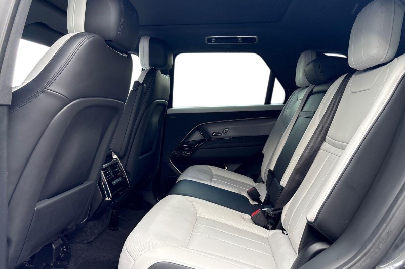 Used Land Rover Range Rover Sport 2025 for sale - 78077698: Photo 4