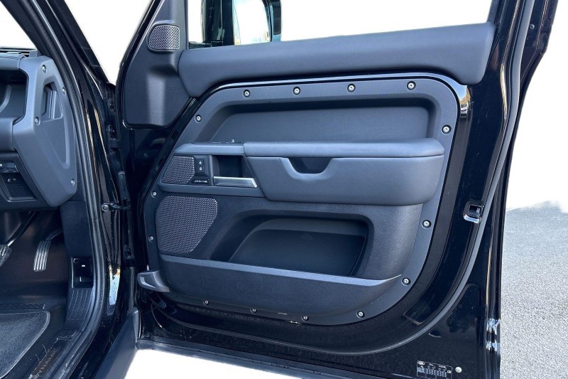 Used Land Rover Defender 2024 for sale - 77930986: Photo 22
