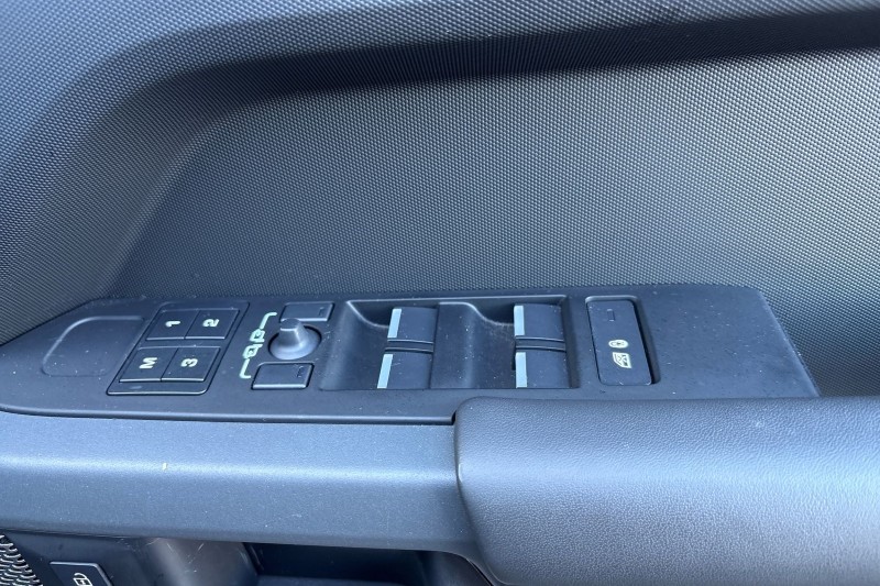 Used Land Rover Defender 2024 for sale - 77930986: Photo 23