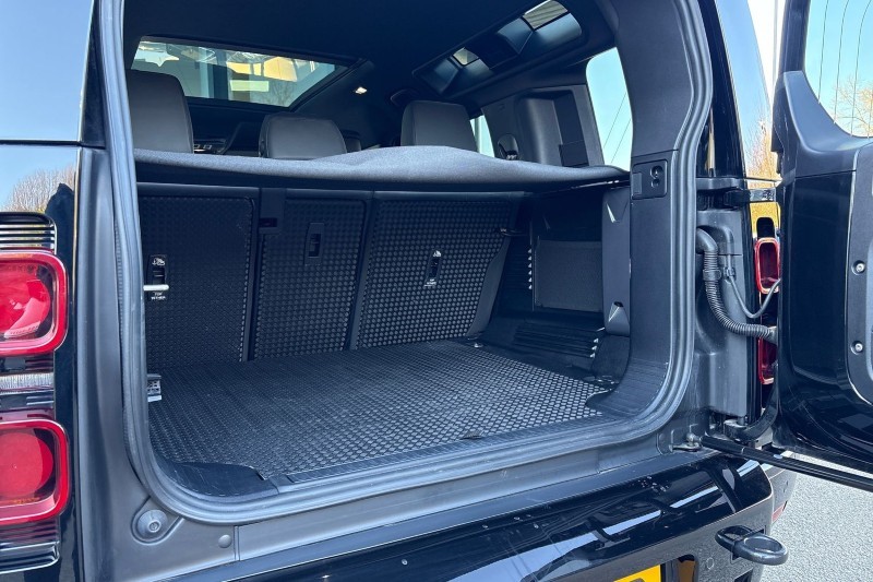 Used Land Rover Defender 2024 for sale - 77930986: Photo 42