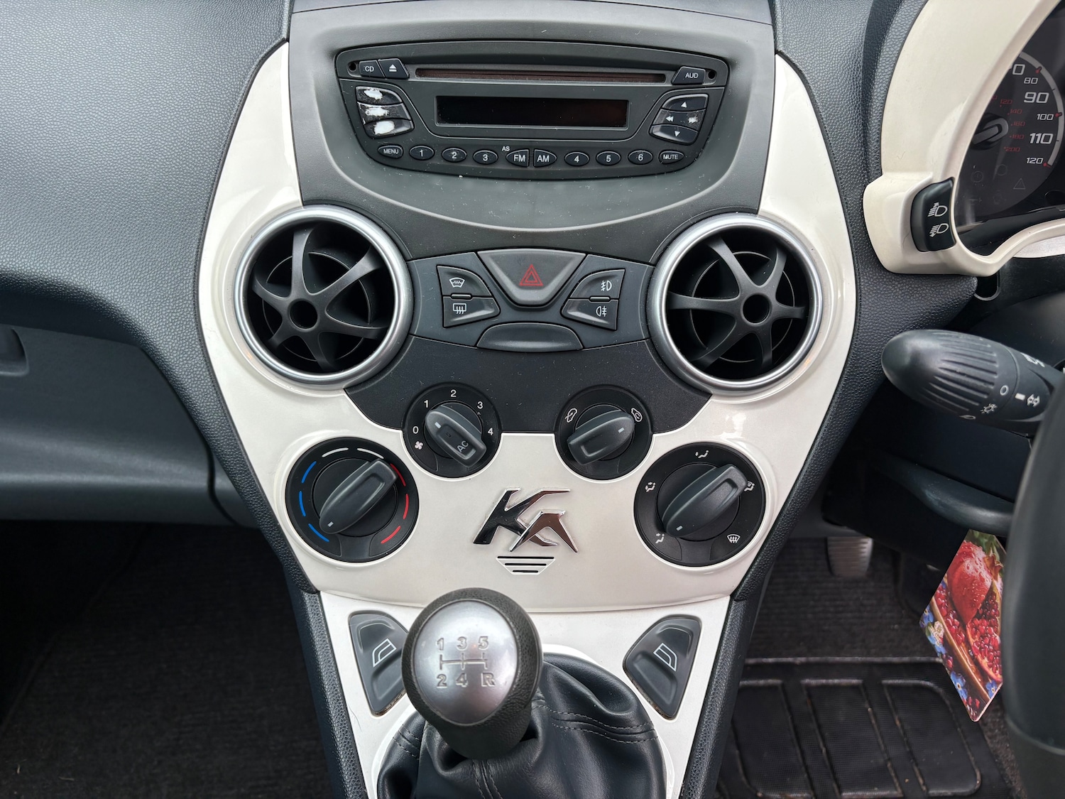 Ford Ka (09) - 1.2 Zetec Hatchback 3dr Petrol Manual Euro 4 (69 ps) - Image 16