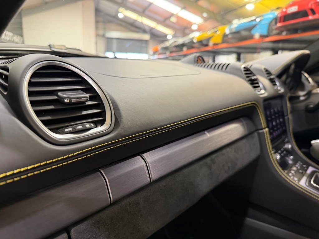 Used Porsche Cayman 2022 for sale - 77359870: Photo 20