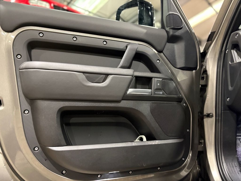 Used Land Rover Defender 2025 for sale - 77359860: Photo 32