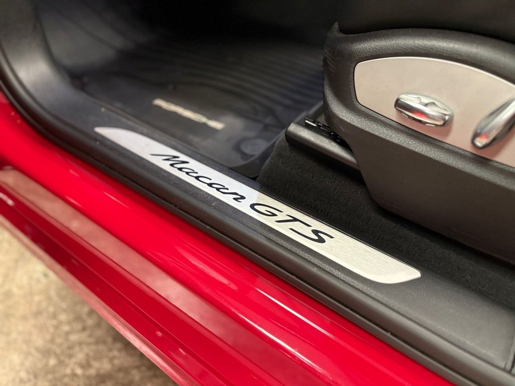 Used Porsche Macan 2018 for sale - 77498460: Photo 45