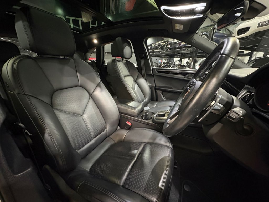 Used Porsche Macan 2020 for sale - 77359853: Photo 26