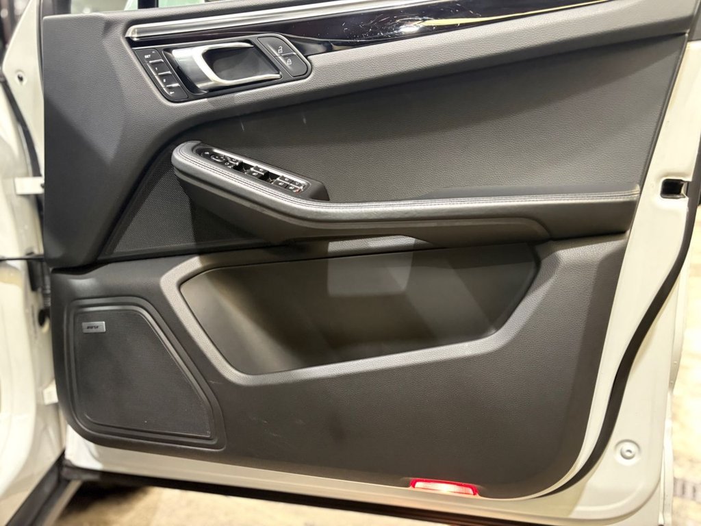 Used Porsche Macan 2020 for sale - 77359853: Photo 28