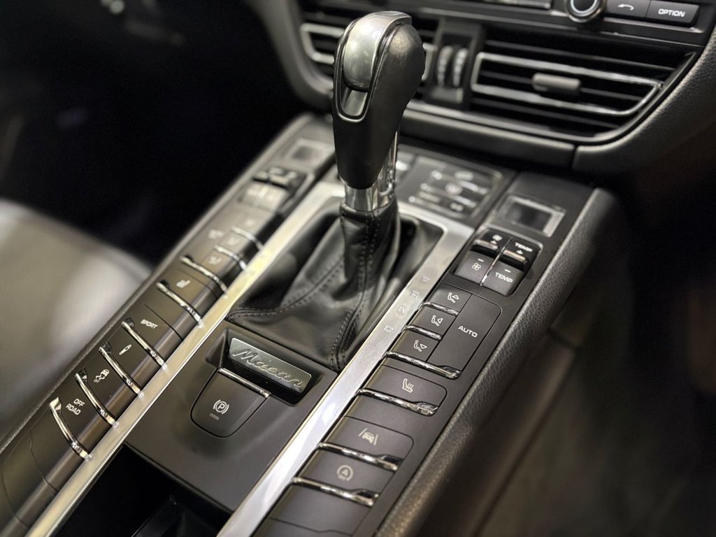 Used Porsche Macan 2020 for sale - 77359853: Photo 30