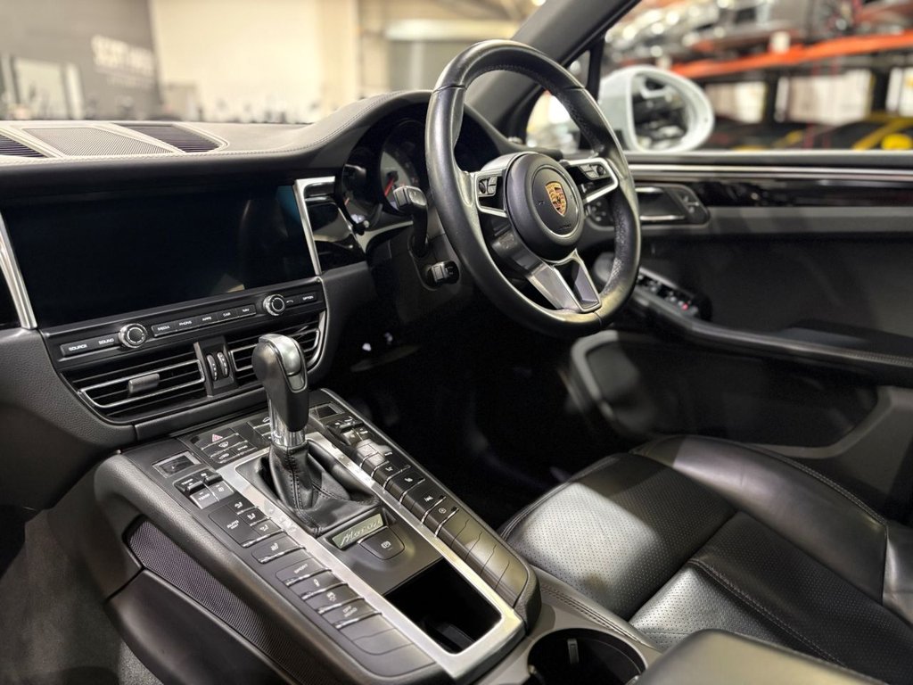 Used Porsche Macan 2020 for sale - 77359853: Photo 34