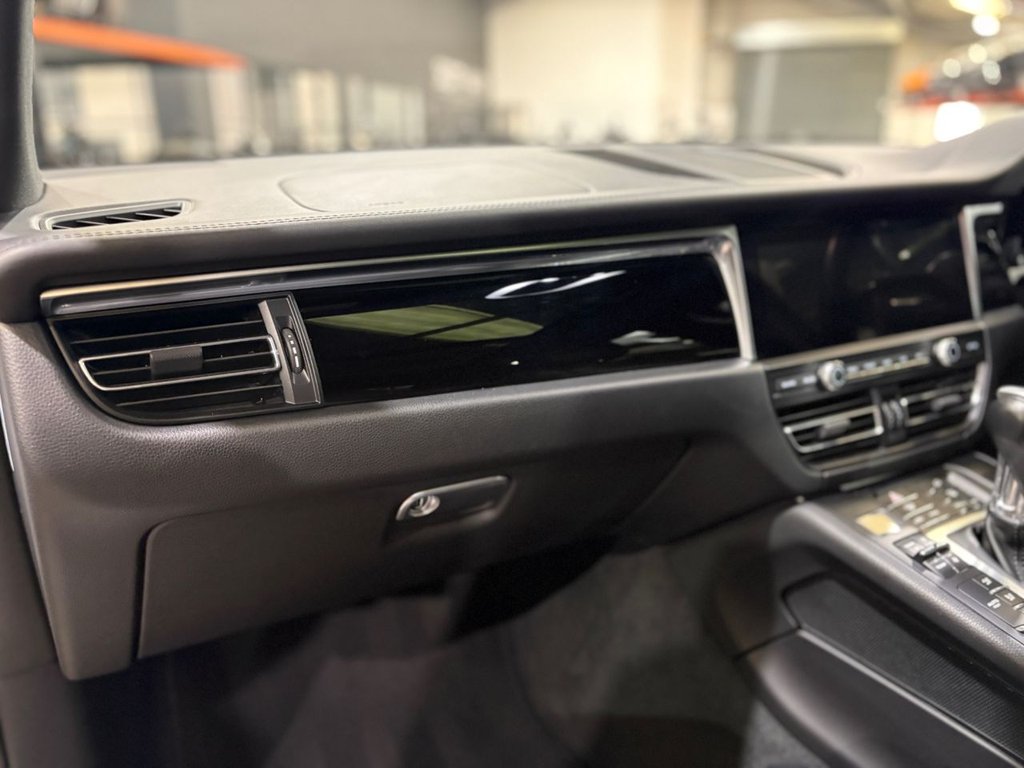 Used Porsche Macan 2020 for sale - 77359853: Photo 38